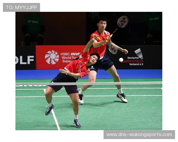 冯彦哲训练间隙突然翻车，眼神比比赛还慌张咋回事？