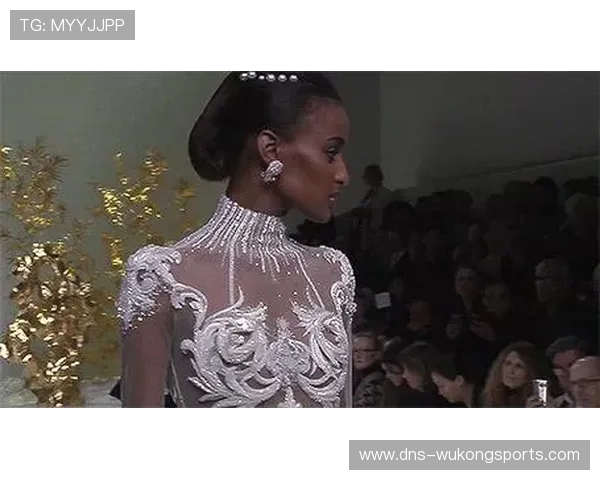 杨舒予居然把训练服换成了高定晚礼服，赛场和秀场是同一个人？