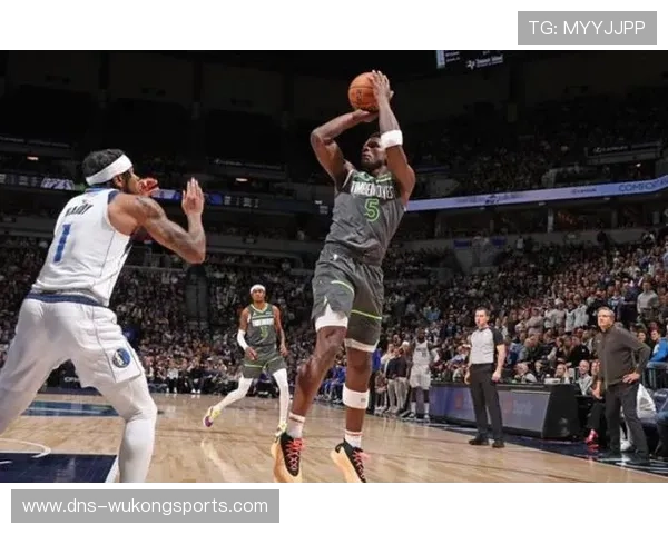 爱德华兹挡拆吸引唐斯空位，得分效率胜过上季